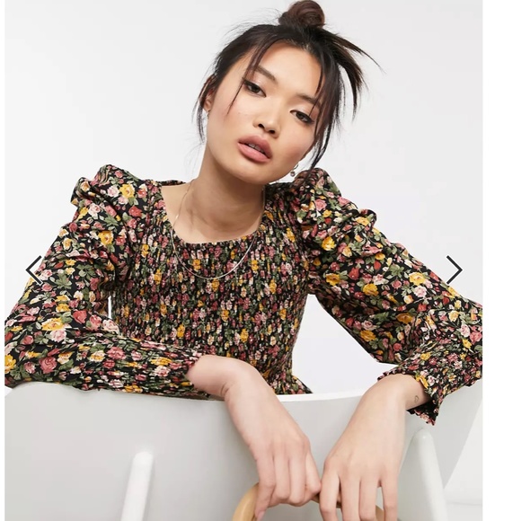 Y.A.S shirred midi dress with puff sleeves in dark floral - Picture 2 of 4